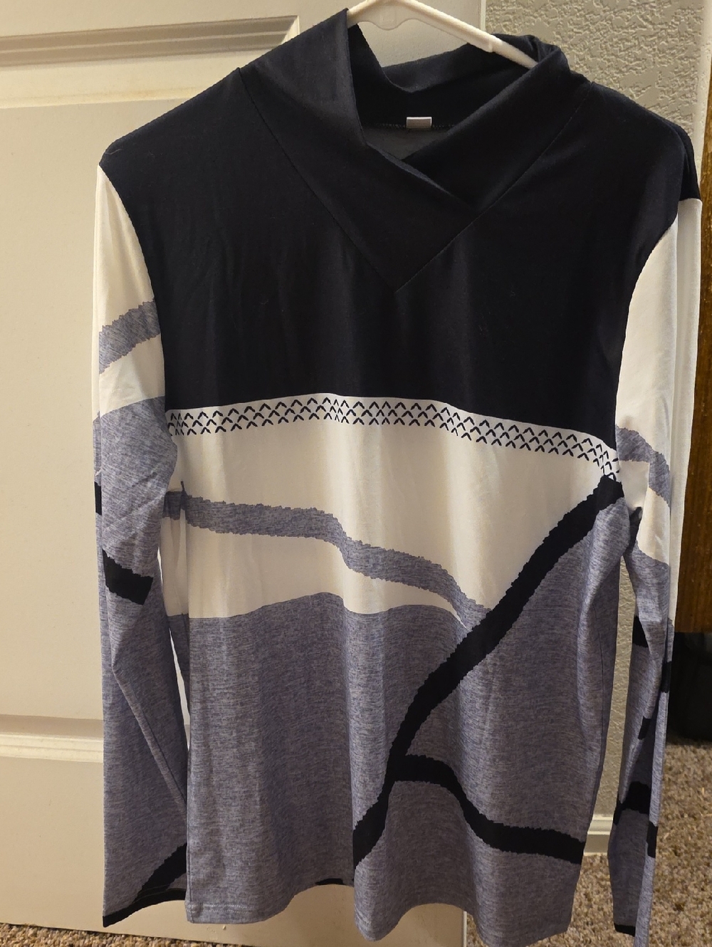 Black and White Abstract Pattern Long Sleeve Top